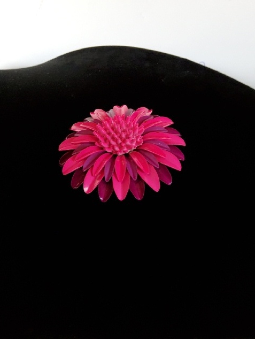 Vintage 1960s Bright Pink/purple Flower Brooch. - Picture 2 of 8